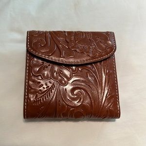 Patricia Nash Women's Leather Reiti Bifold Frame Wallet Florence Tan